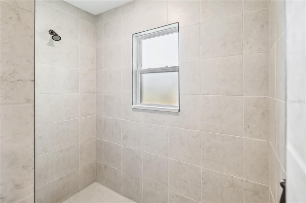 For Rent: $2,995 (4 beds, 2 baths, 1956 Square Feet)