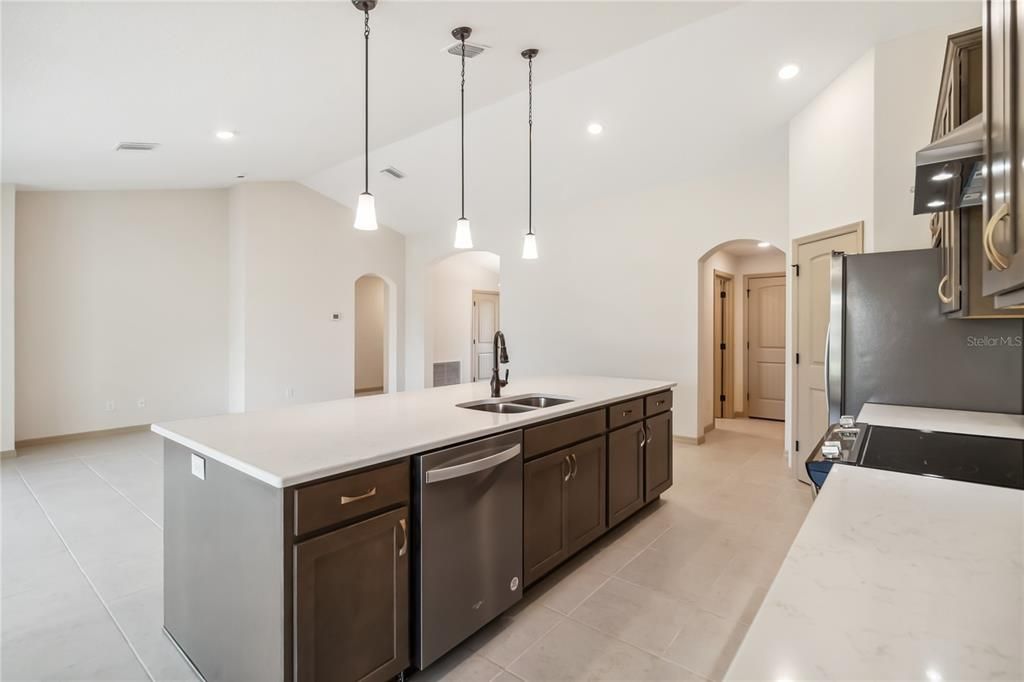 For Rent: $2,995 (4 beds, 2 baths, 1956 Square Feet)