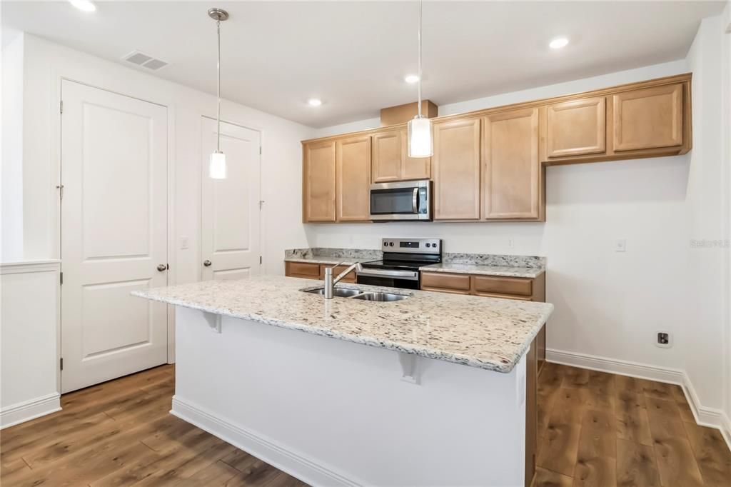 For Rent: $1,695 (1 beds, 1 baths, 763 Square Feet)