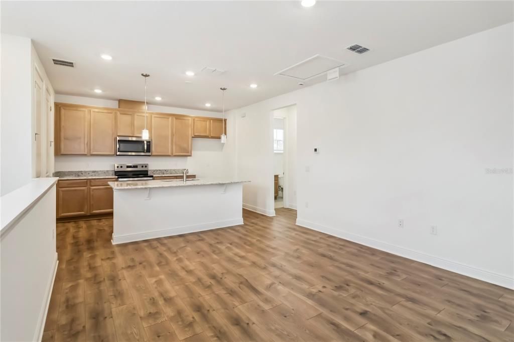 For Rent: $1,695 (1 beds, 1 baths, 763 Square Feet)