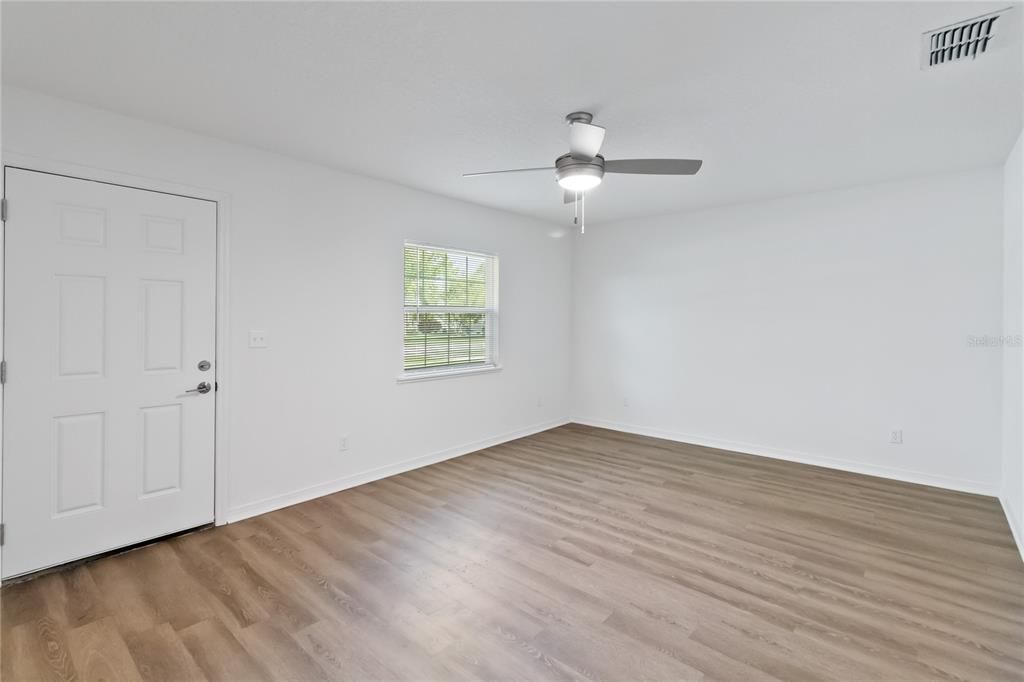 For Rent: $1,600 (2 beds, 1 baths, 1200 Square Feet)