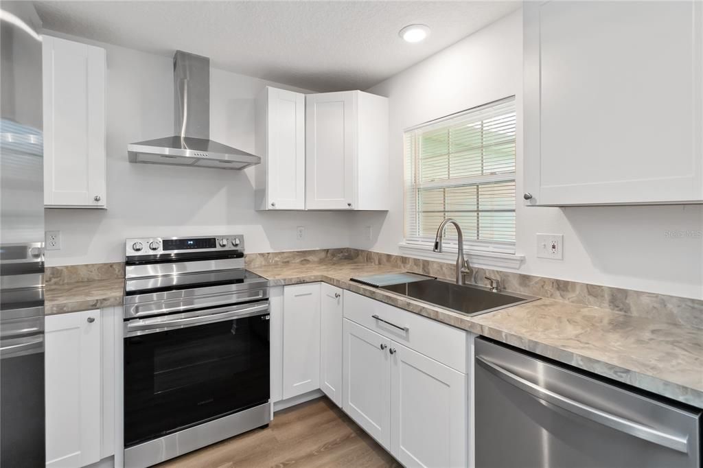 For Rent: $1,600 (2 beds, 1 baths, 1200 Square Feet)