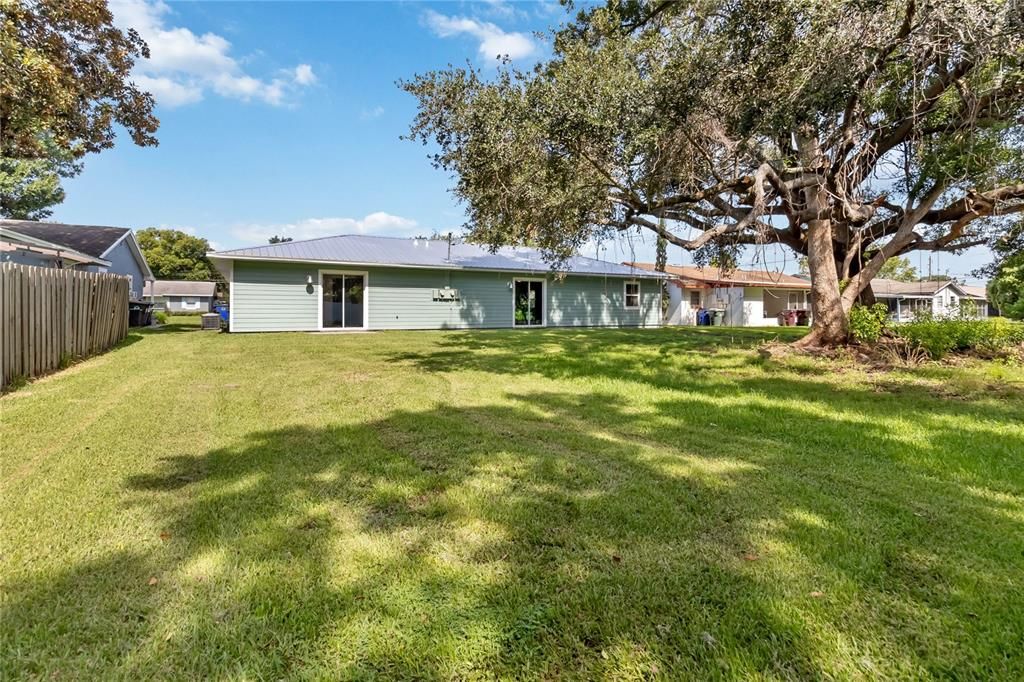 For Rent: $1,600 (2 beds, 1 baths, 1200 Square Feet)