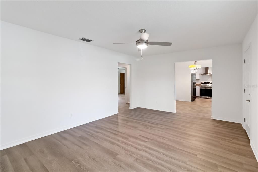 For Rent: $1,600 (2 beds, 1 baths, 1200 Square Feet)