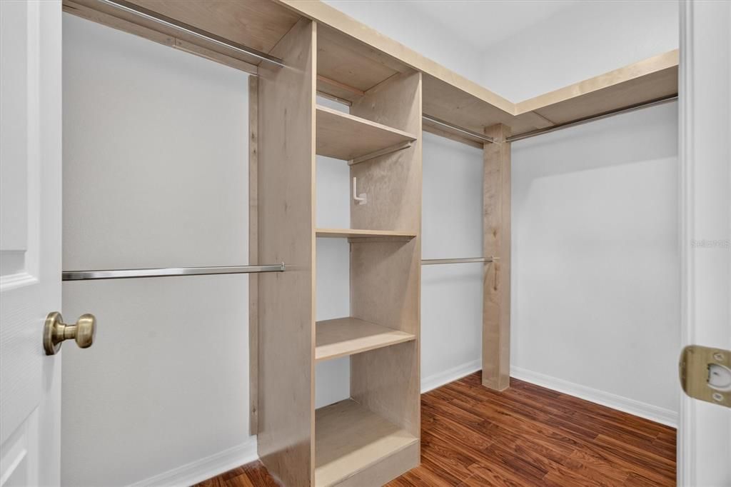 На продажу: $380,000 (3 спален, 2 ванн, 1895 Квадратных фут)