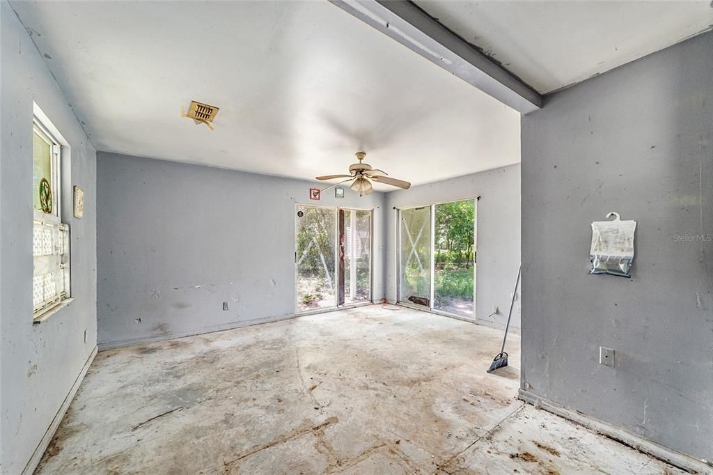 En Venta: $325,000 (3 camas, 2 baños, 2186 Pies cuadrados)