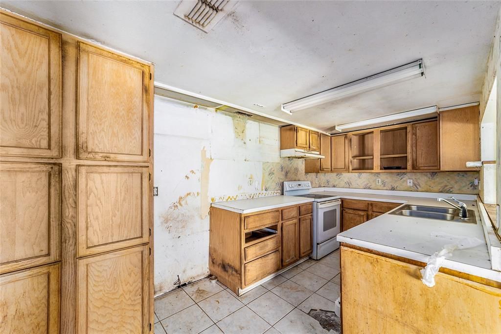 En Venta: $325,000 (3 camas, 2 baños, 2186 Pies cuadrados)