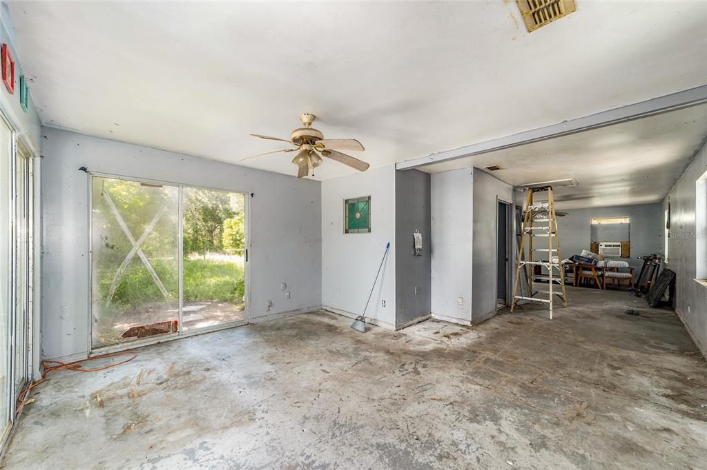 En Venta: $325,000 (3 camas, 2 baños, 2186 Pies cuadrados)