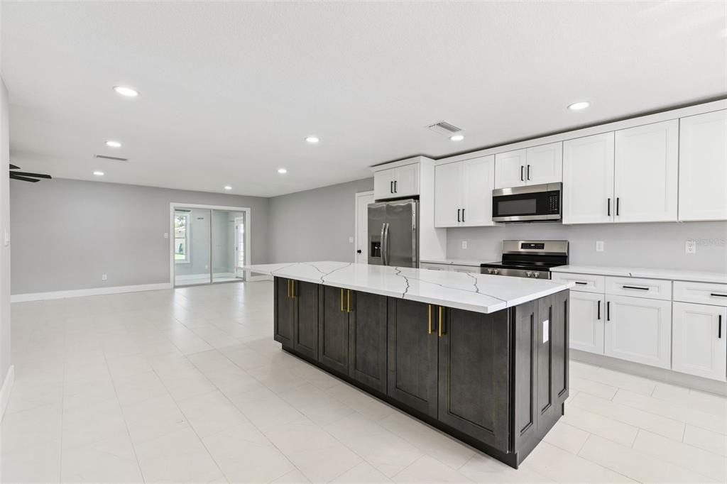 For Sale: $425,000 (3 beds, 2 baths, 1554 Square Feet)