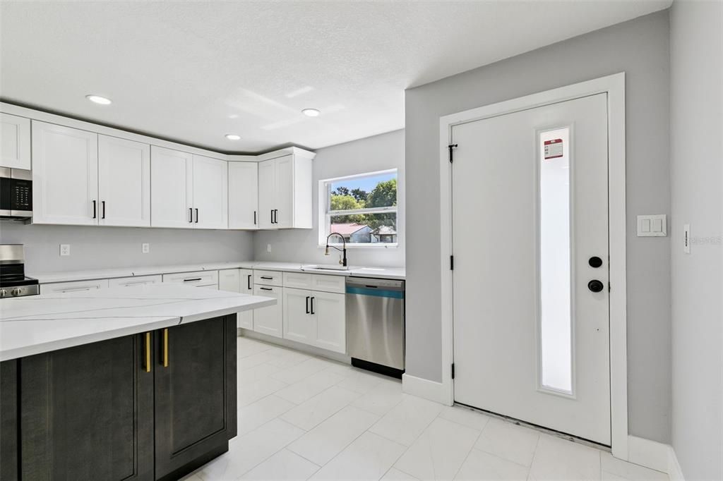 For Sale: $425,000 (3 beds, 2 baths, 1554 Square Feet)