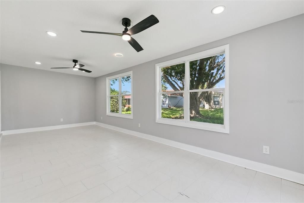 For Sale: $425,000 (3 beds, 2 baths, 1554 Square Feet)