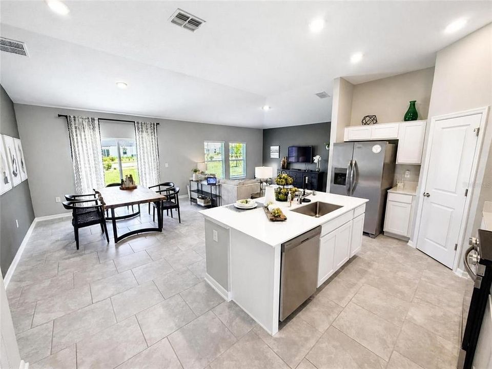 For Sale: $299,000 (3 beds, 2 baths, 1540 Square Feet)