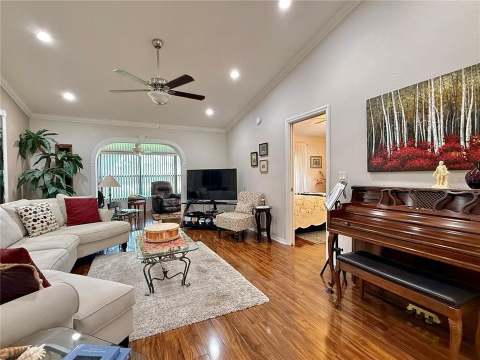 For Sale: $238,000 (2 beds, 2 baths, 1469 Square Feet)