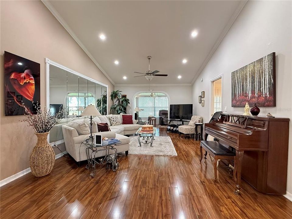 For Sale: $238,000 (2 beds, 2 baths, 1469 Square Feet)