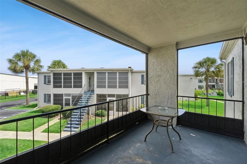For Sale: $139,000 (1 beds, 1 baths, 734 Square Feet)