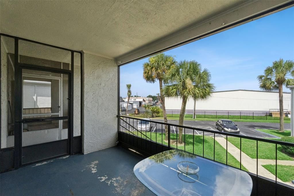 For Sale: $139,000 (1 beds, 1 baths, 734 Square Feet)