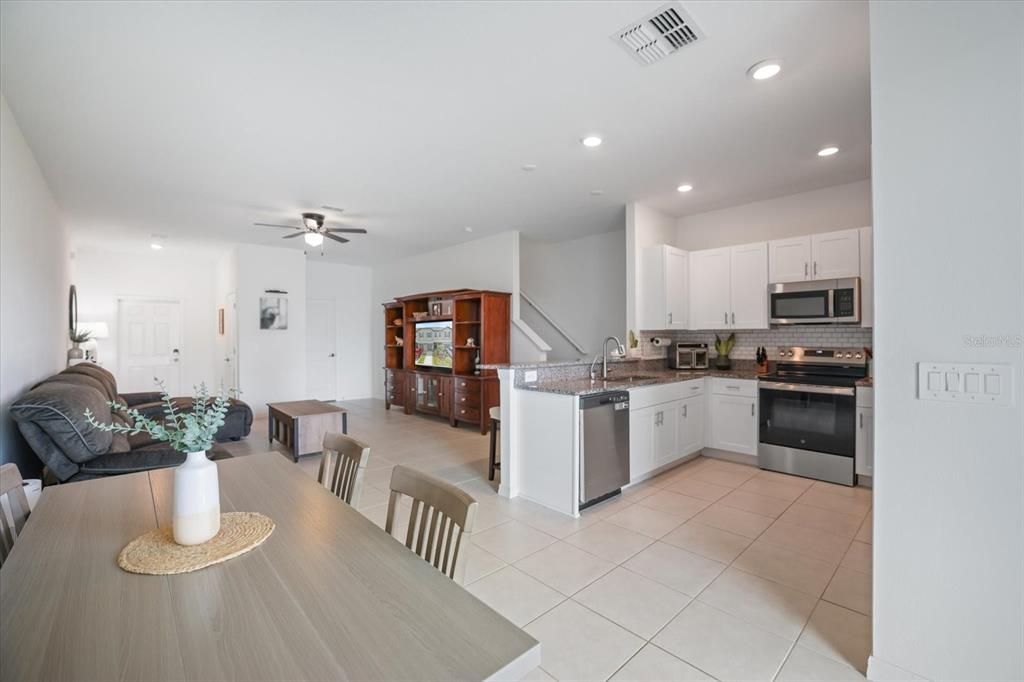 For Sale: $275,000 (3 beds, 2 baths, 1708 Square Feet)