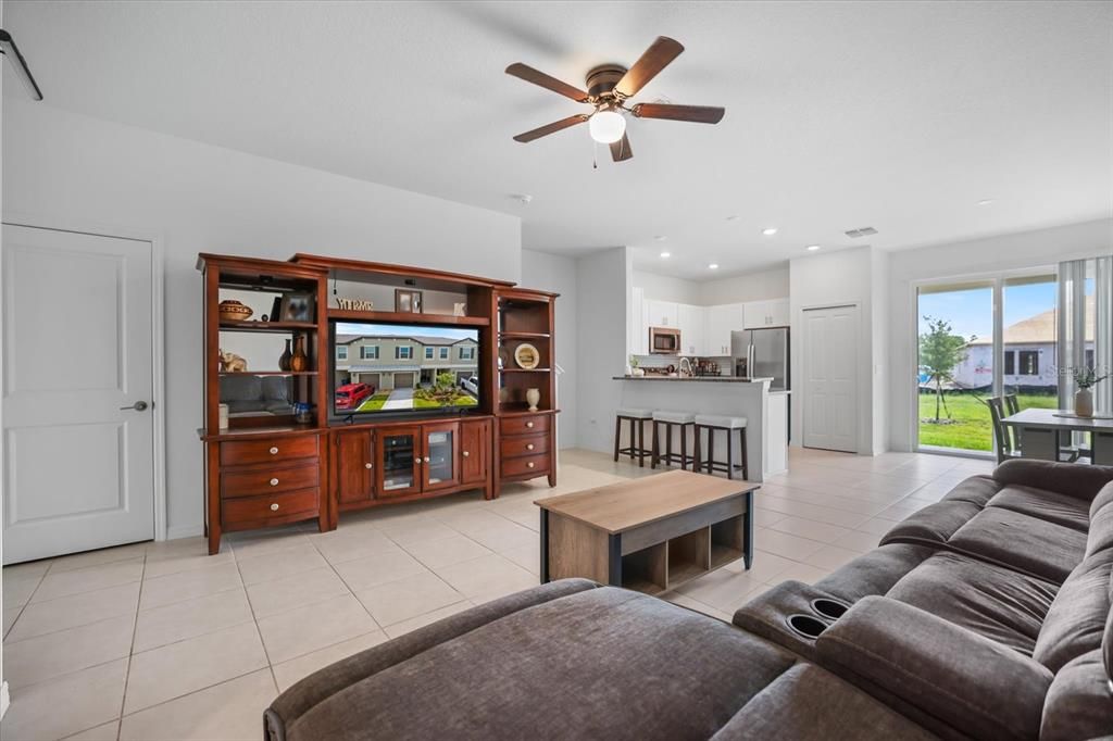 For Sale: $275,000 (3 beds, 2 baths, 1708 Square Feet)