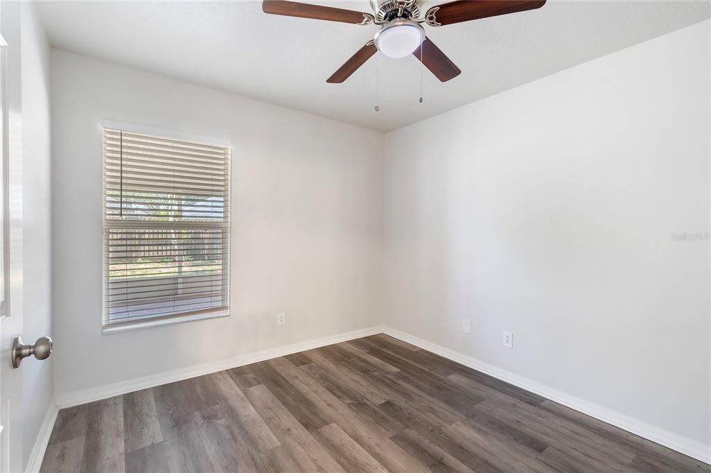 En Venta: $295,000 (4 camas, 2 baños, 1367 Pies cuadrados)