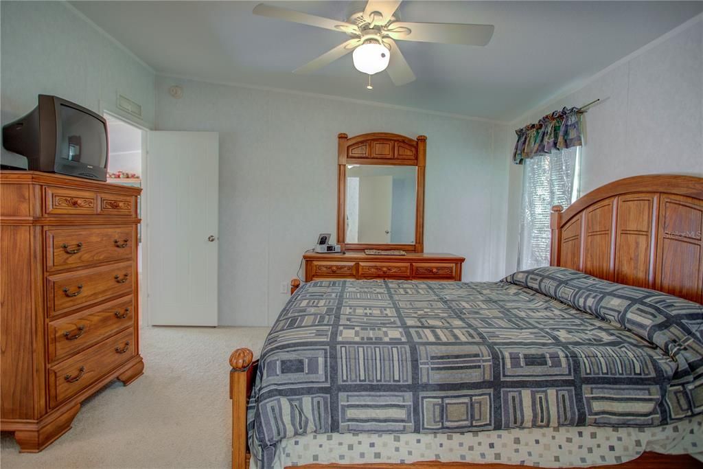 For Sale: $140,000 (3 beds, 2 baths, 1921 Square Feet)