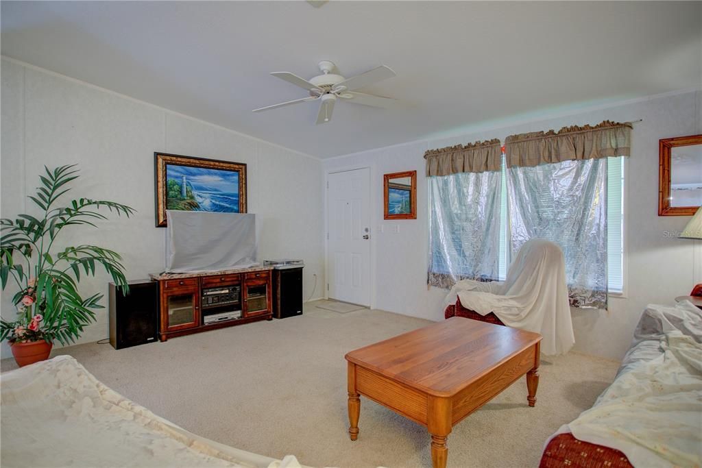 For Sale: $140,000 (3 beds, 2 baths, 1921 Square Feet)