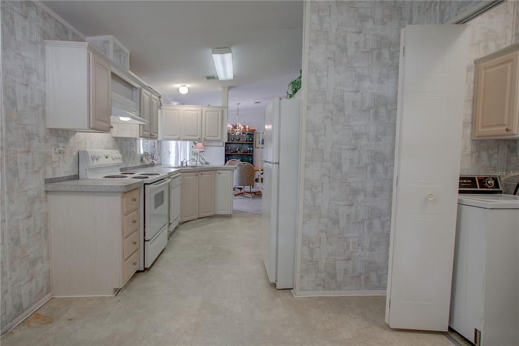 For Sale: $140,000 (3 beds, 2 baths, 1921 Square Feet)