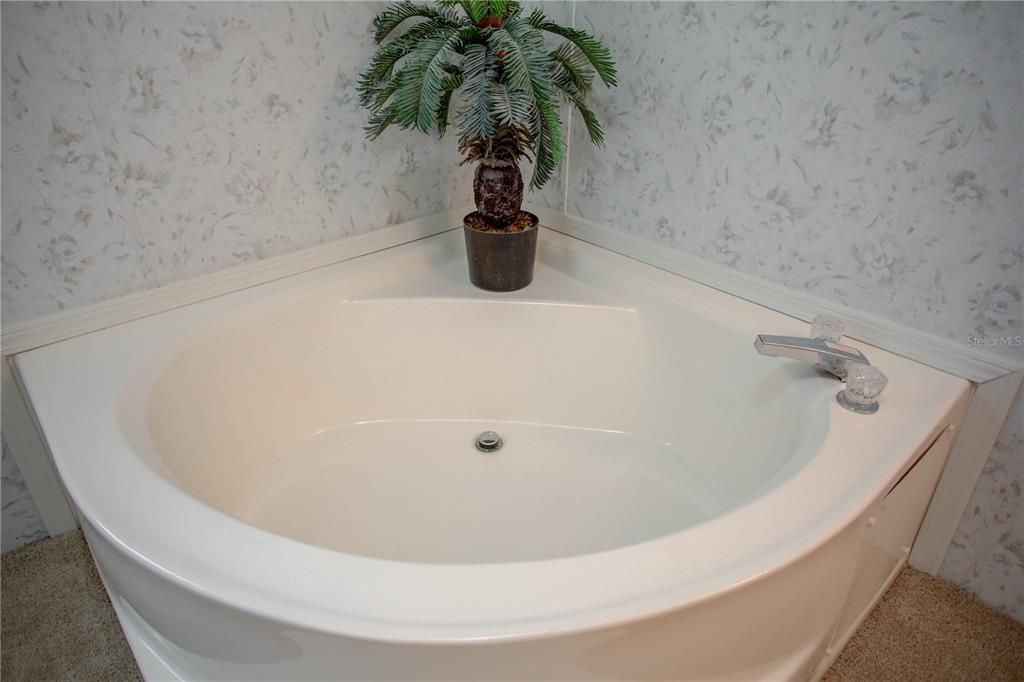 For Sale: $140,000 (3 beds, 2 baths, 1921 Square Feet)