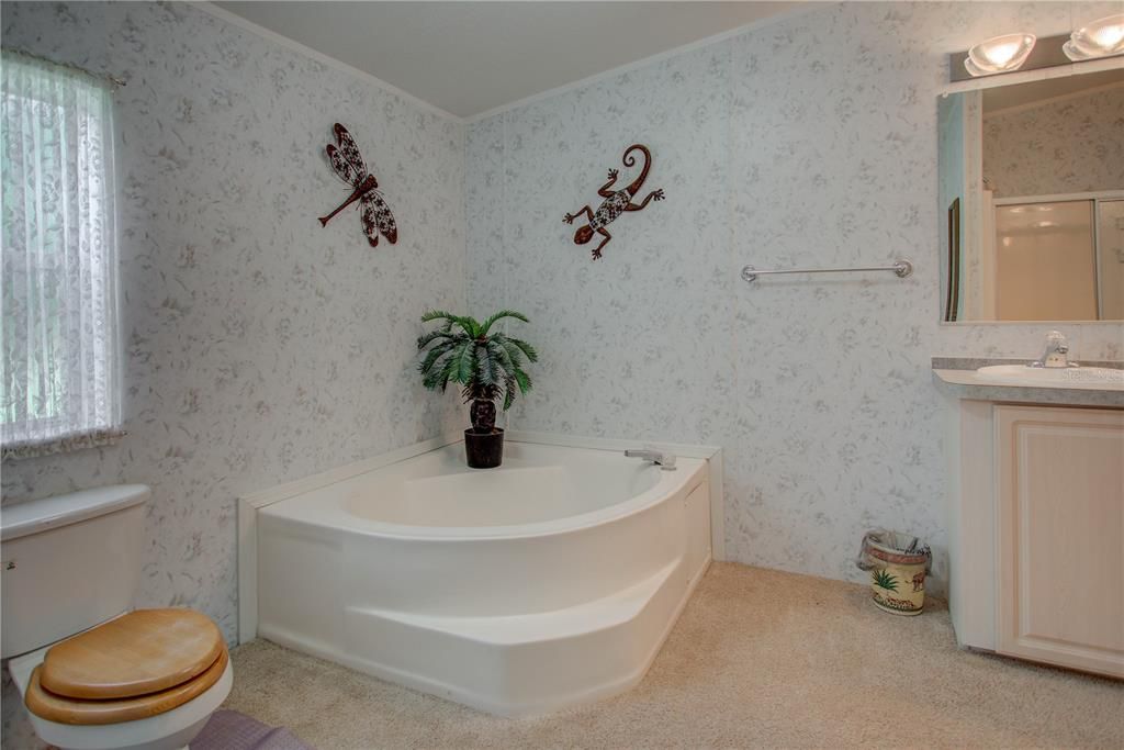 For Sale: $140,000 (3 beds, 2 baths, 1921 Square Feet)
