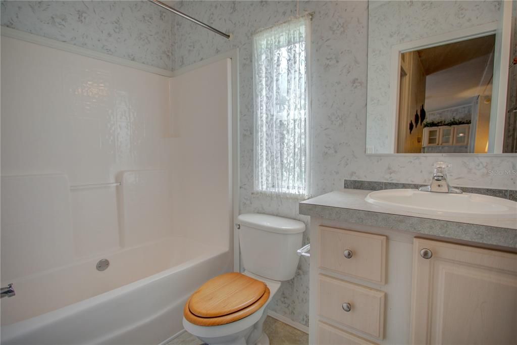 For Sale: $140,000 (3 beds, 2 baths, 1921 Square Feet)