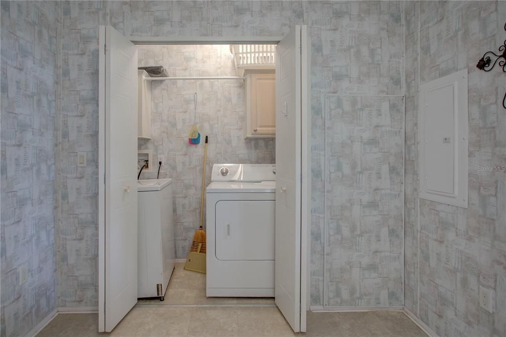 For Sale: $140,000 (3 beds, 2 baths, 1921 Square Feet)