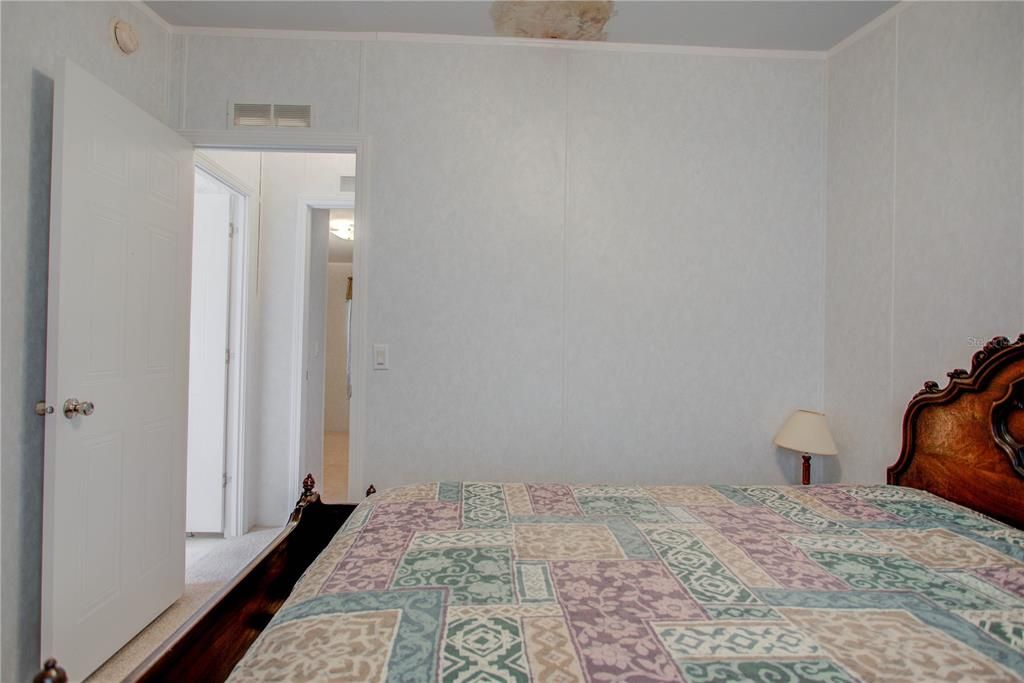 For Sale: $140,000 (3 beds, 2 baths, 1921 Square Feet)