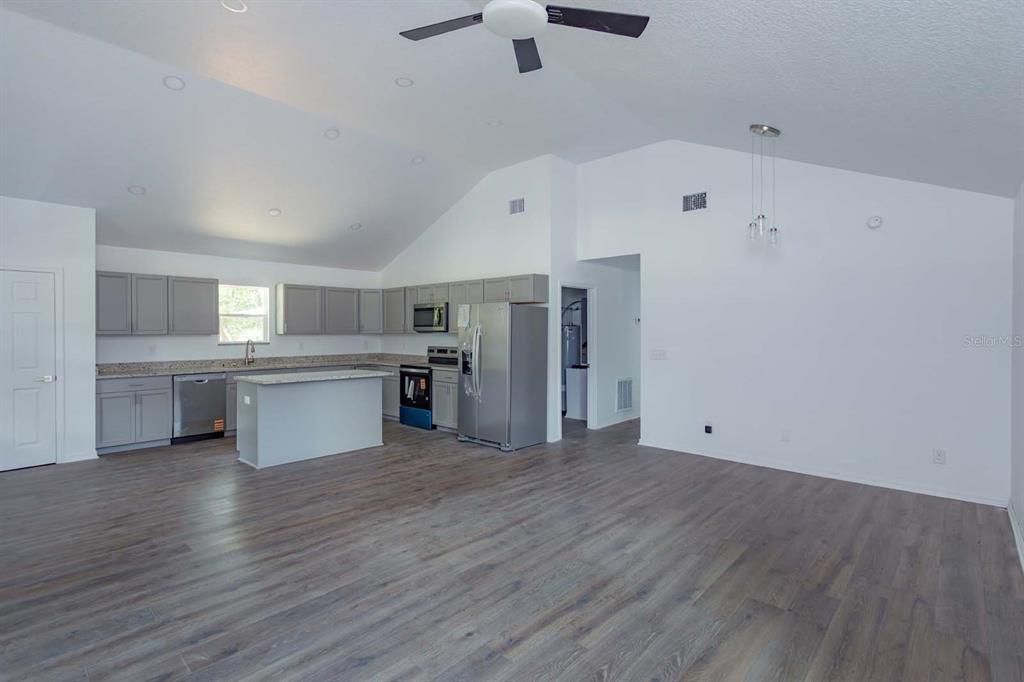 For Sale: $225,000 (3 beds, 2 baths, 1206 Square Feet)
