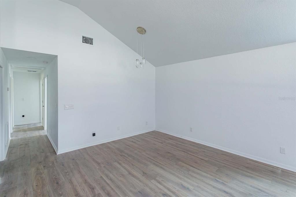 For Sale: $225,000 (3 beds, 2 baths, 1206 Square Feet)