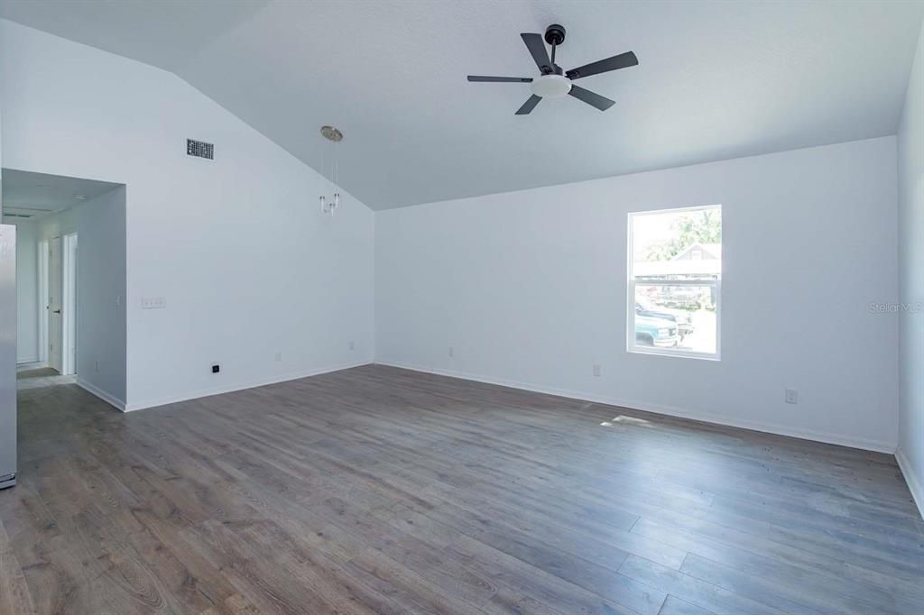 For Sale: $225,000 (3 beds, 2 baths, 1206 Square Feet)