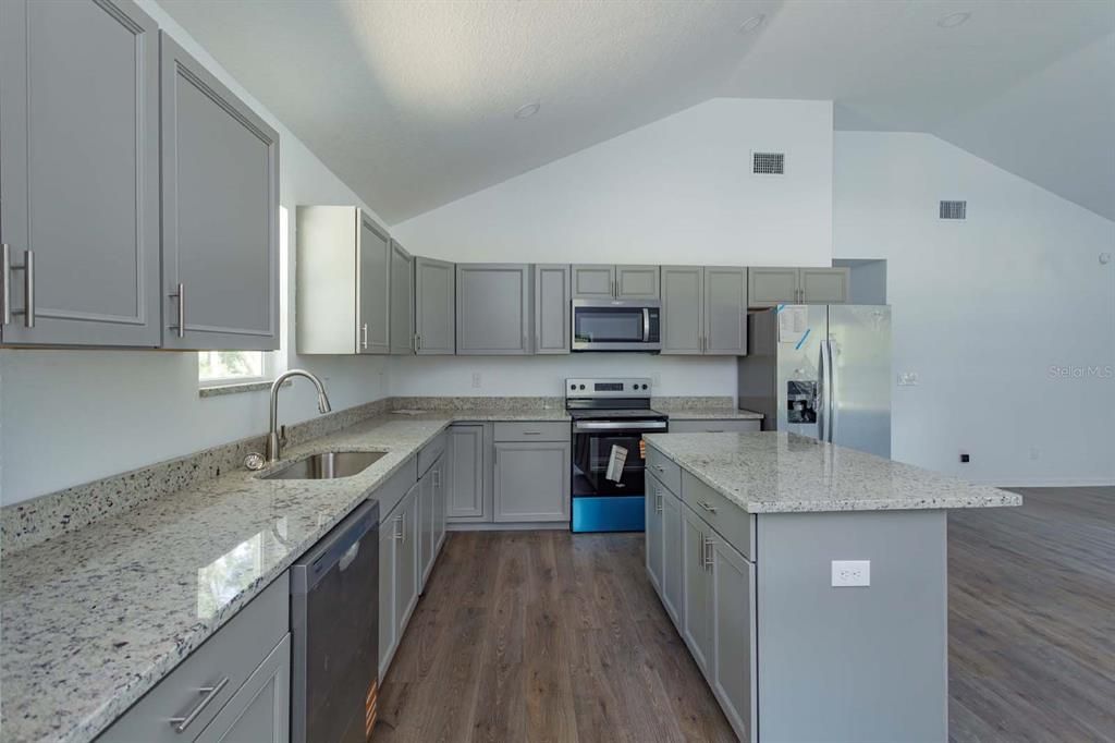 For Sale: $225,000 (3 beds, 2 baths, 1206 Square Feet)