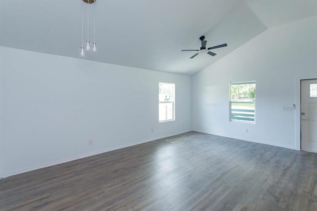 For Sale: $225,000 (3 beds, 2 baths, 1206 Square Feet)