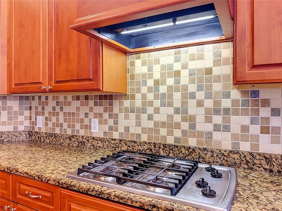 Под контрактом: $899,000 (6 спален, 5 ванн, 3618 Квадратных фут)