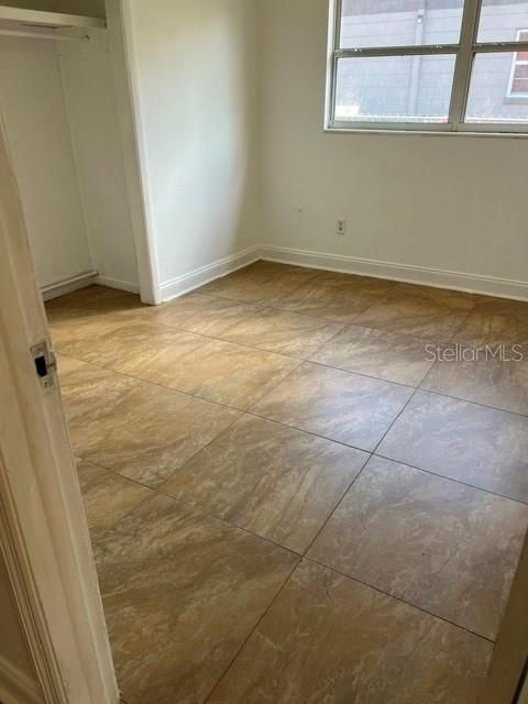 For Rent: $1,900 (3 beds, 1 baths, 960 Square Feet)
