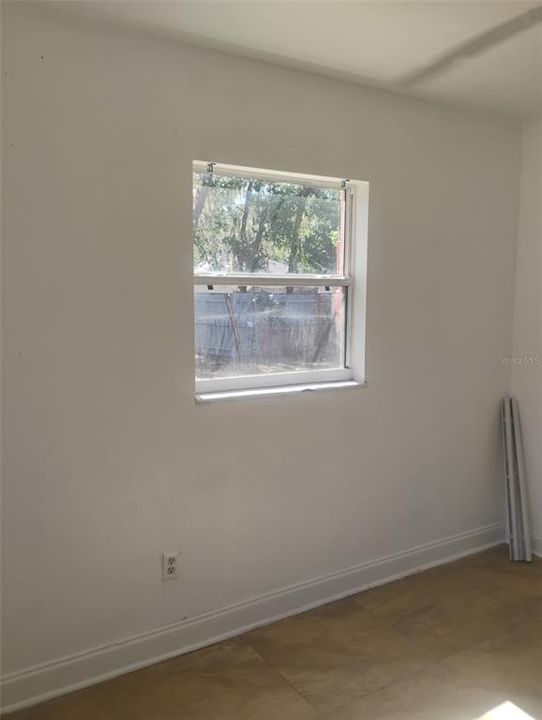 For Rent: $1,900 (3 beds, 1 baths, 960 Square Feet)