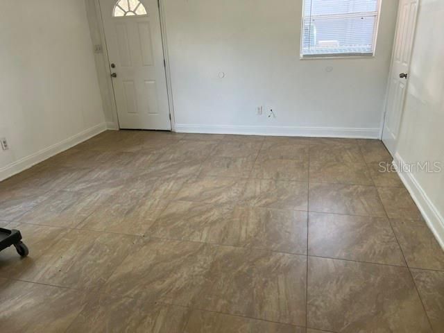 For Rent: $1,900 (3 beds, 1 baths, 960 Square Feet)