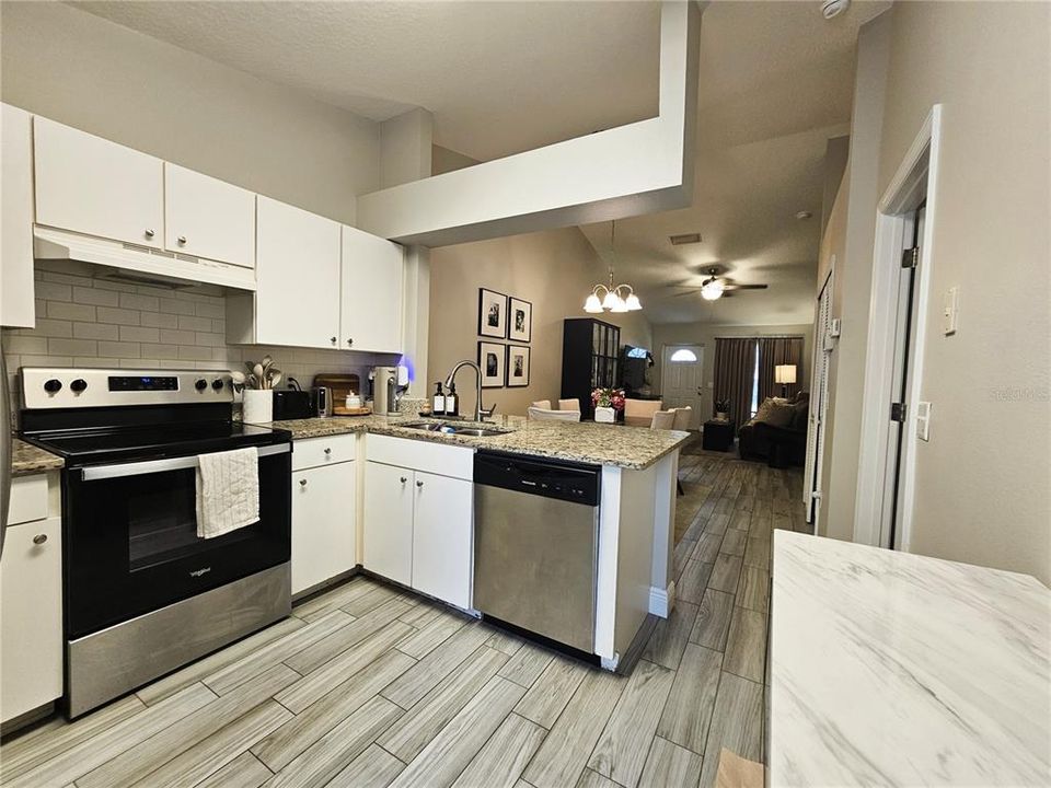 For Rent: $1,700 (2 beds, 2 baths, 858 Square Feet)