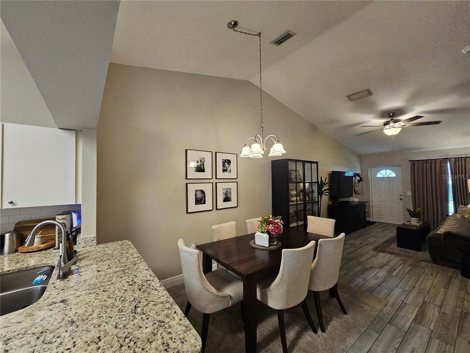 For Rent: $1,700 (2 beds, 2 baths, 858 Square Feet)