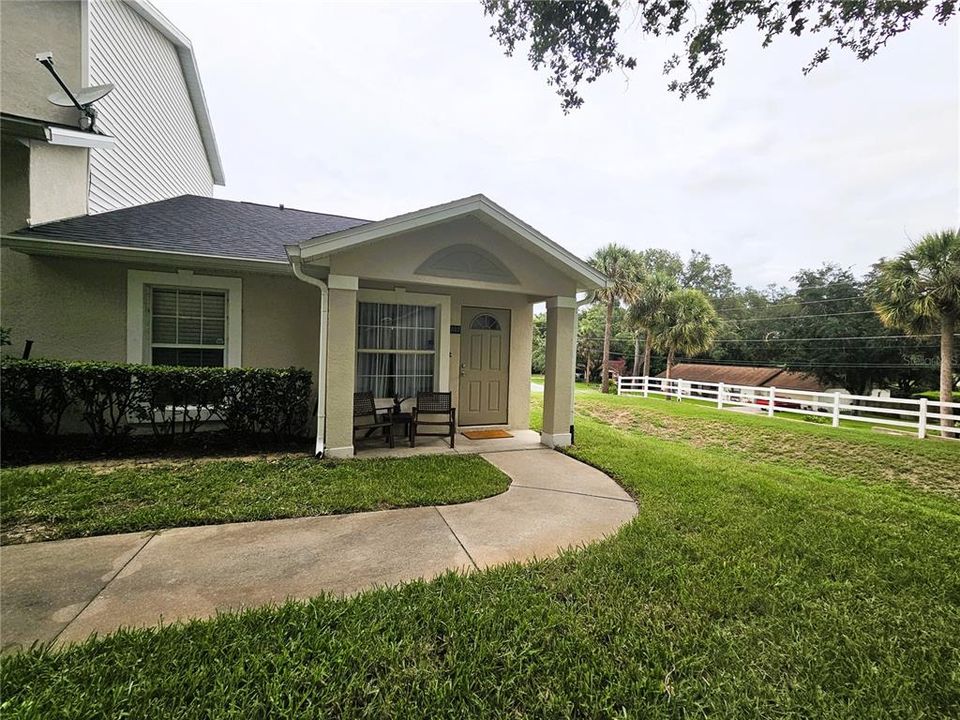 For Rent: $1,700 (2 beds, 2 baths, 858 Square Feet)
