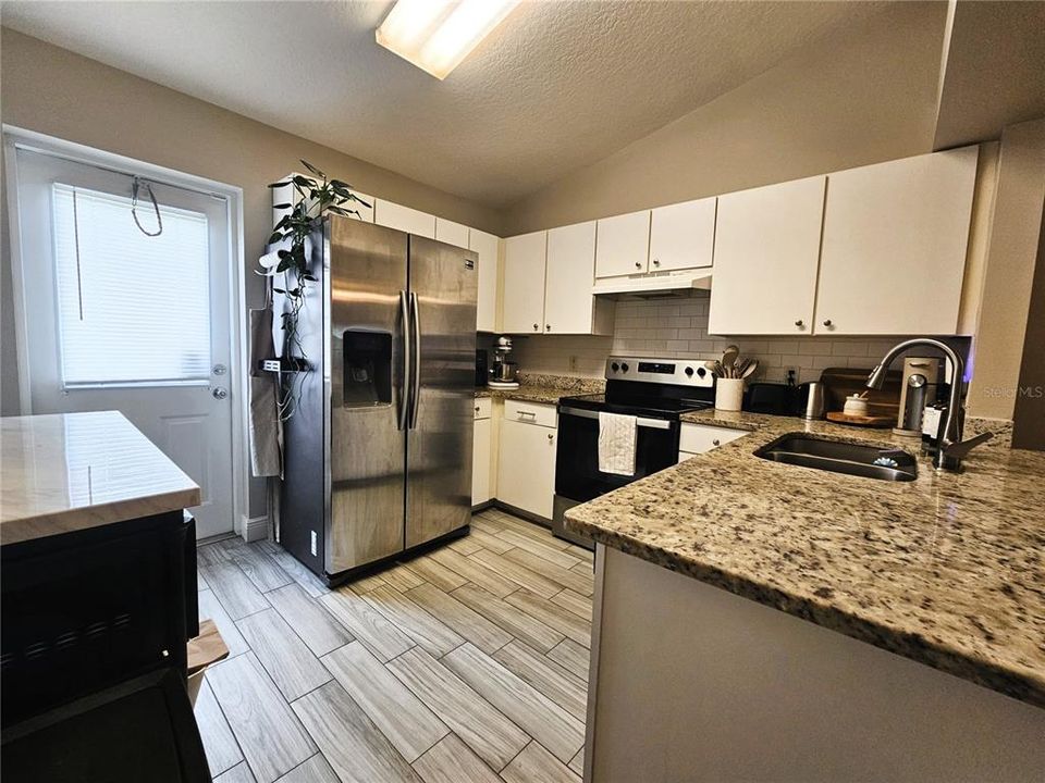 For Rent: $1,700 (2 beds, 2 baths, 858 Square Feet)