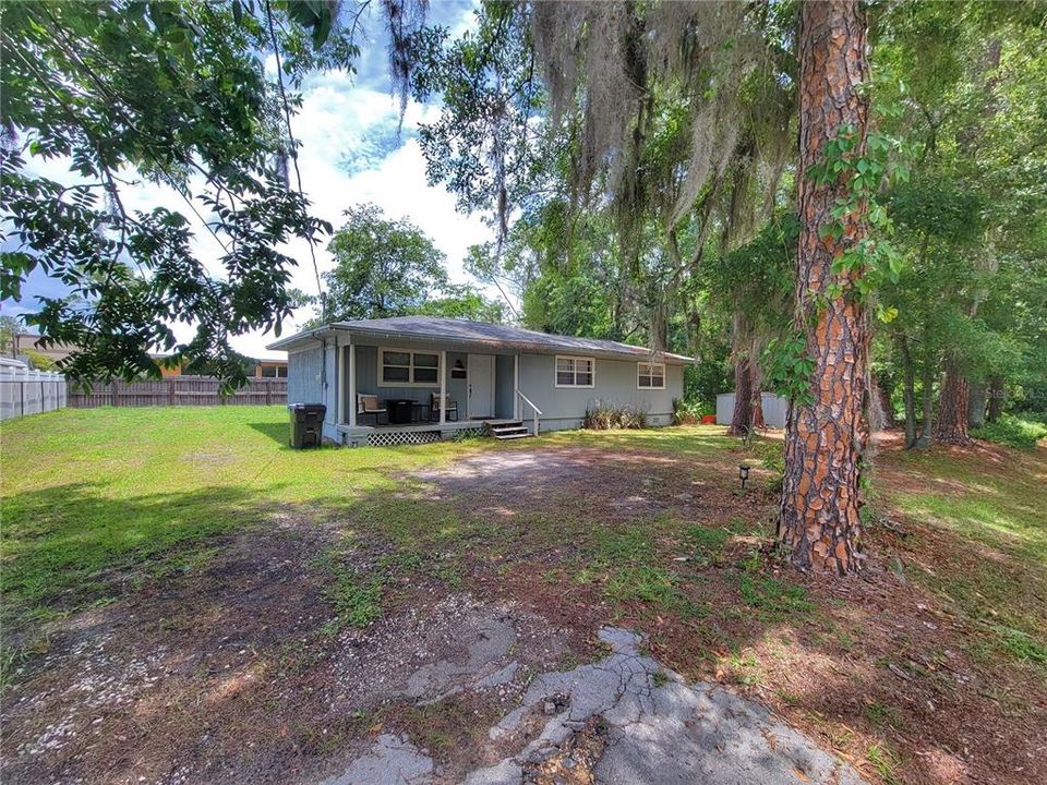 For Sale: $209,000 (3 beds, 2 baths, 1091 Square Feet)