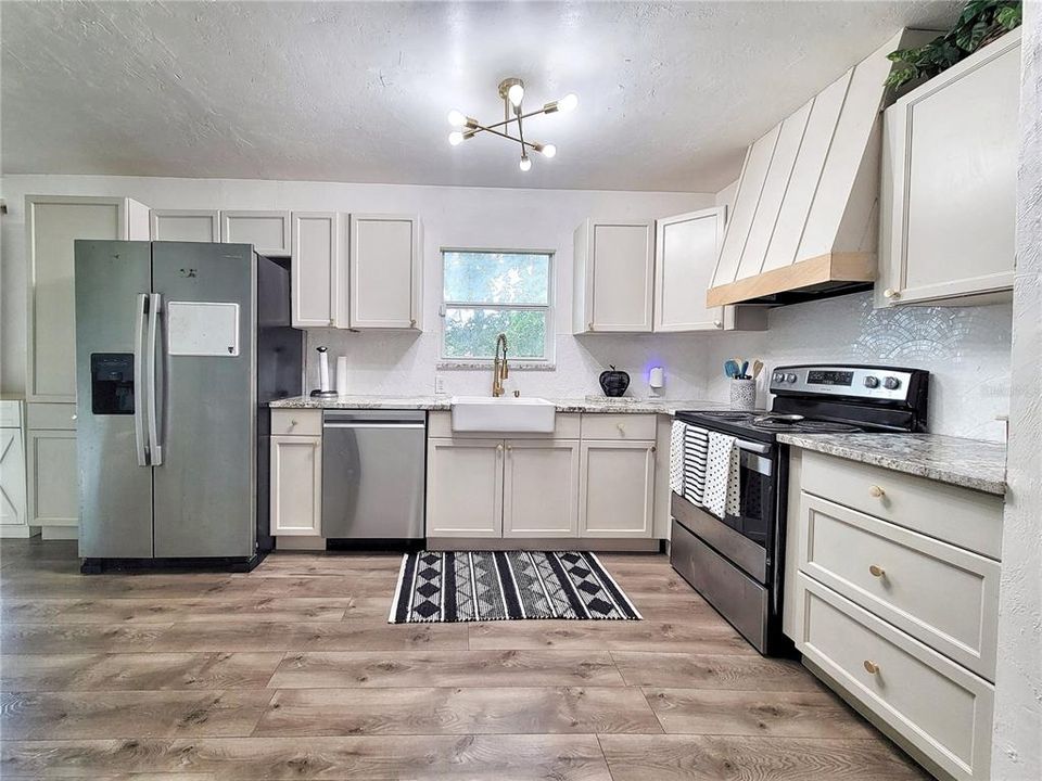 For Sale: $209,000 (3 beds, 2 baths, 1091 Square Feet)