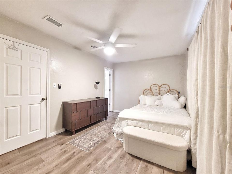 For Sale: $209,000 (3 beds, 2 baths, 1091 Square Feet)