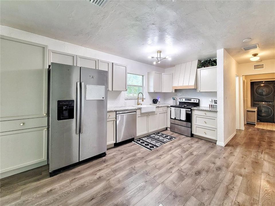 For Sale: $209,000 (3 beds, 2 baths, 1091 Square Feet)