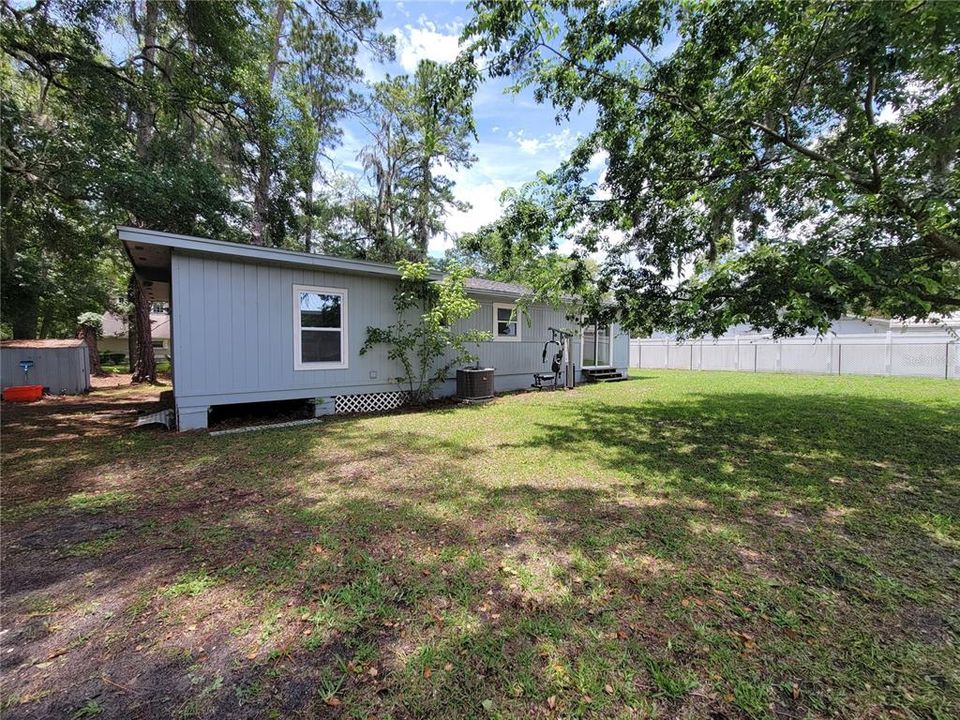 For Sale: $209,000 (3 beds, 2 baths, 1091 Square Feet)