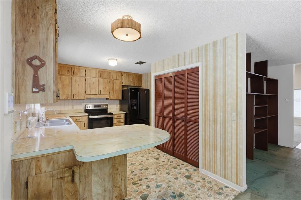 На продажу: $325,900 (3 спален, 2 ванн, 1770 Квадратных фут)